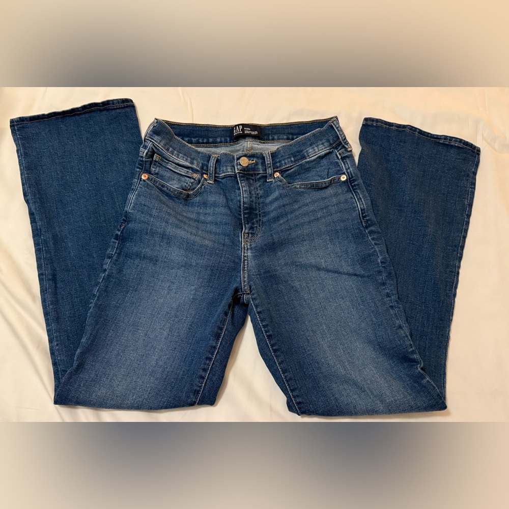 GAP Mid Rise Universal Baby Boot Jeans 8/29 (Short)